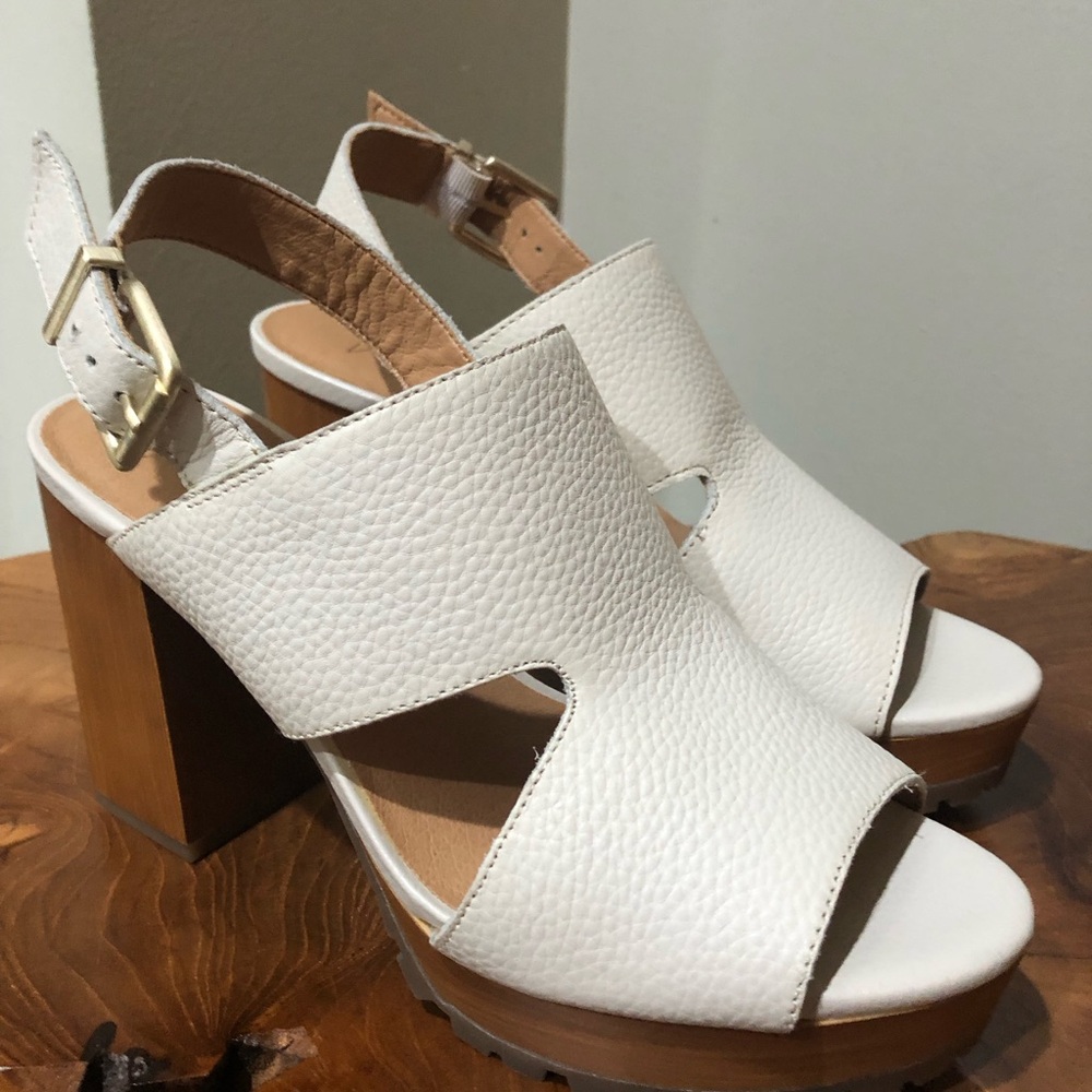 New Without Box! Crown Vintage Platform Size 7